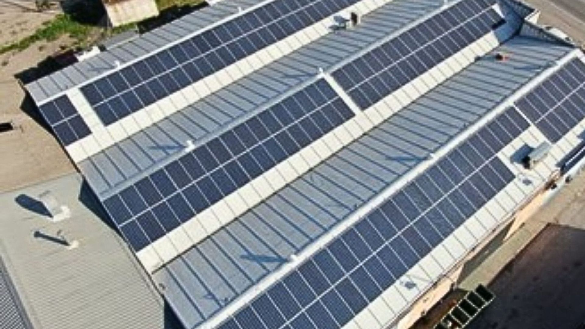 La instalación fotovoltaica que reduce la factura eléctrica de Mariscos González - Enaltia Solar
