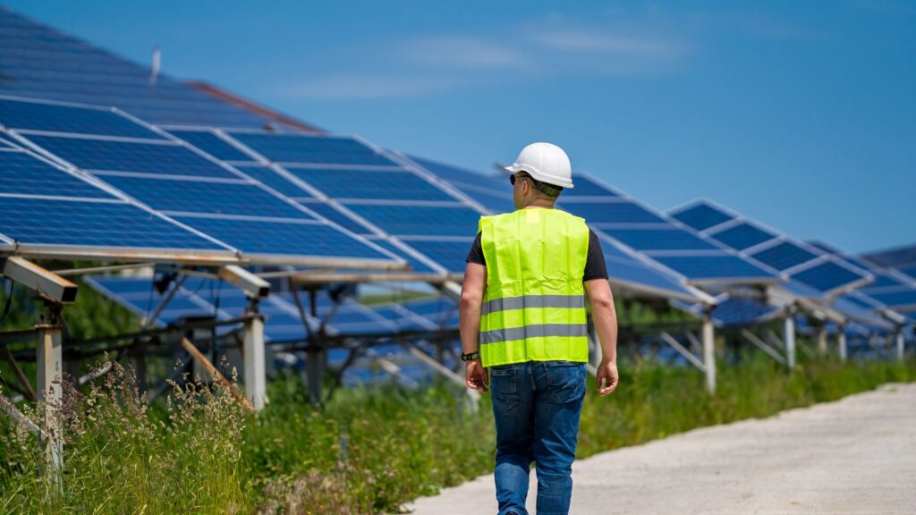 Esto es lo que sucede cuando se desarrolla una instalación fotovoltaica en grandes superficies - Amos SL - Enaltia Solar