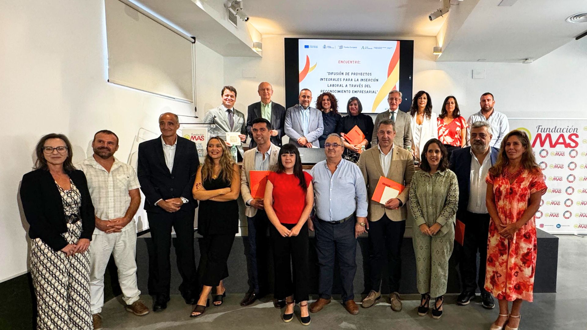Enaltia Solar, Premio Innovación Empresarial por la Asociación Albores. Encuentro celebrado en la sede de Fundación MAS.