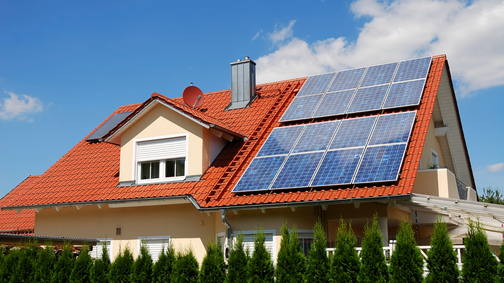 Enaltia Solar - Cómo maximizar el rendimiento de placas solares en verano