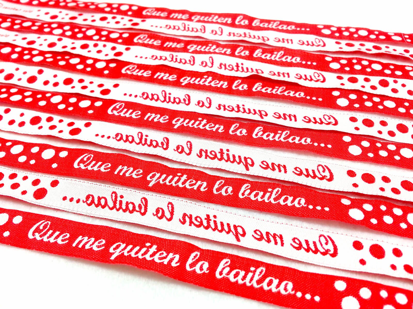 Muestras de pulseras de tela tejidas y sublimadas