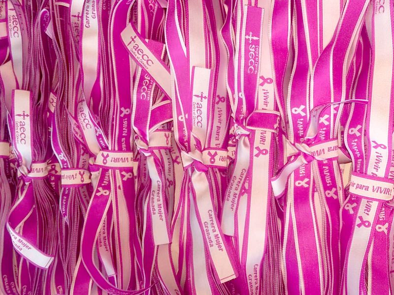 pulseras-rosas-pulseras-solidarias-Pulseras-de-Tela-AECC-Asociación-Española-Contra-el-Cáncer